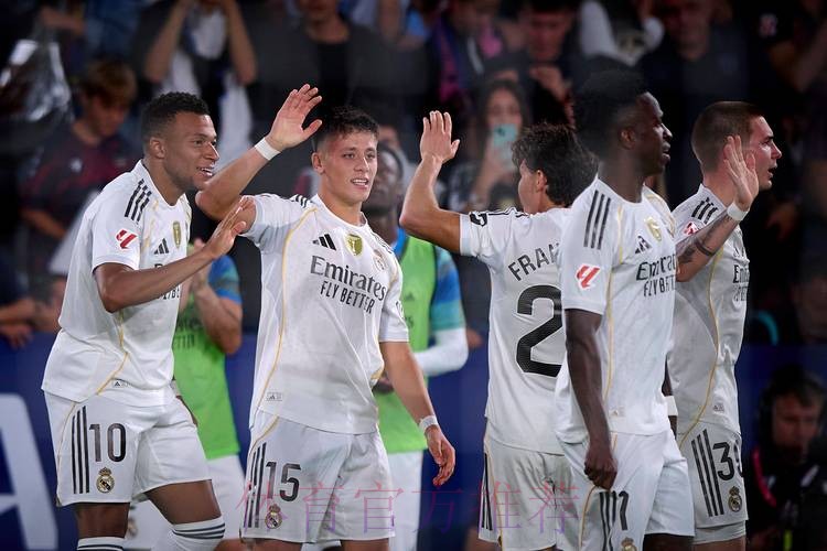 西甲-皇马1-2客负黄潜 本泽马点射门迪送大礼 西甲-皇马1-2客负黄潜 本泽马点射门迪送大礼