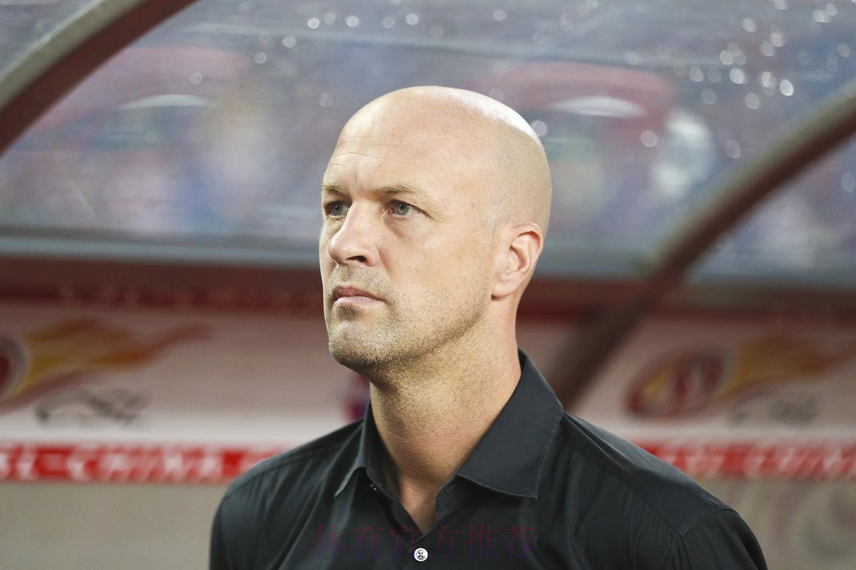 小克鲁伊夫谈德比大战落败:球队必须尽快振作起来 小克鲁伊夫谈德比大战落败:球队必须尽快振作起来